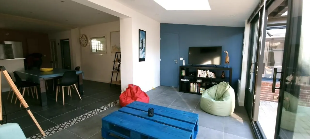 度假居 House With Terrace Near The Beach 迪纳尔